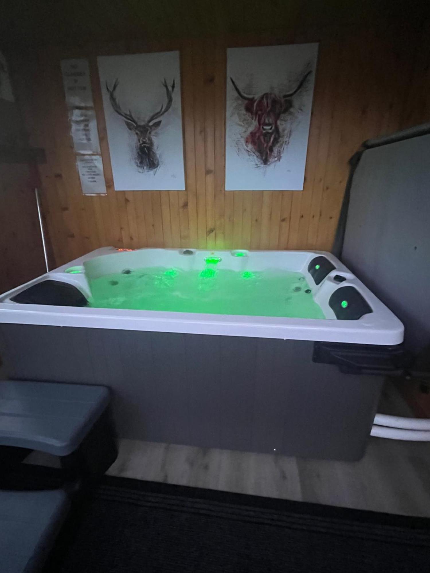 Ben Nevis Manor Lodge & Indoor Private Hot-Tub Fort William Luaran gambar